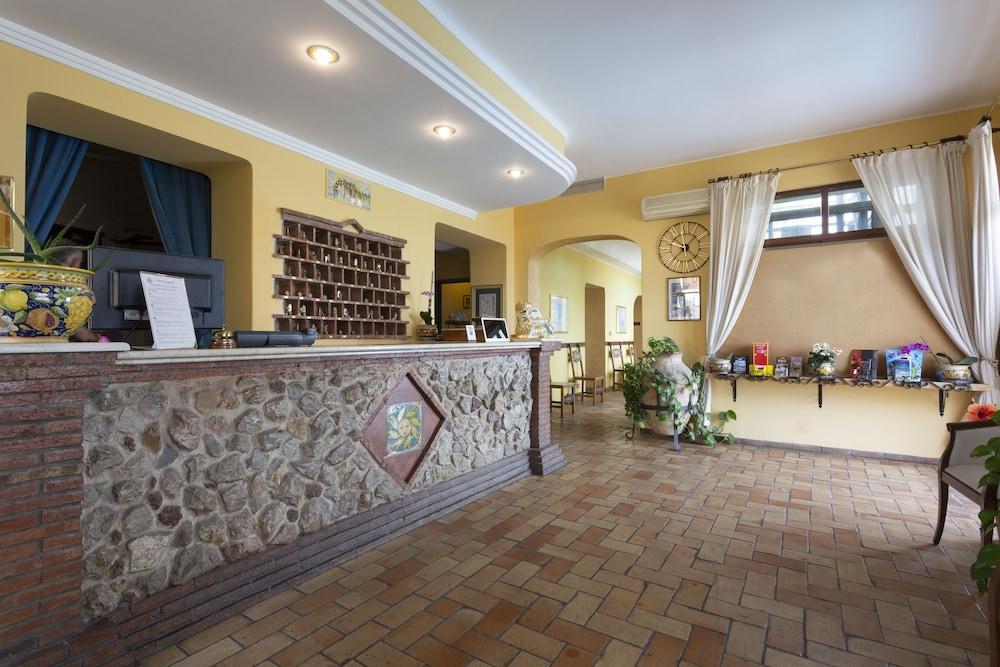Hotel Sole Castello (Adults Only) Taormina Bagian luar foto