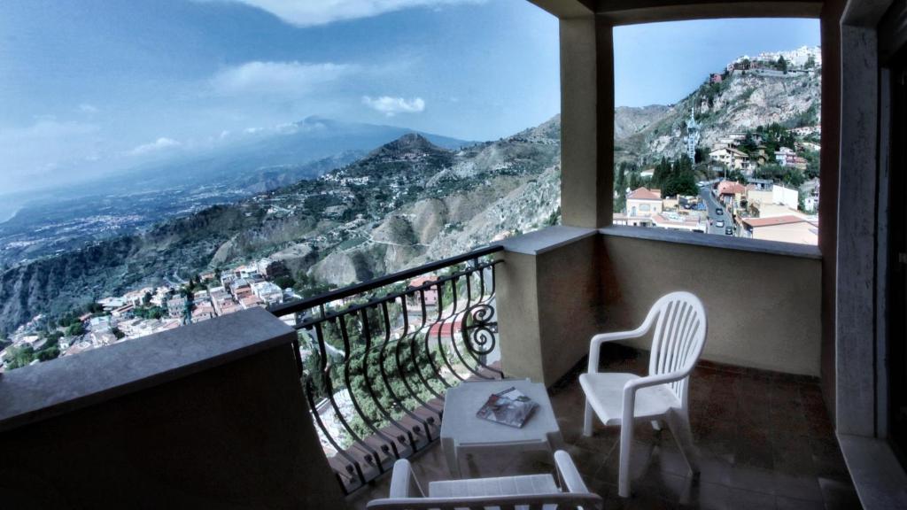 Hotel Sole Castello (Adults Only) Taormina Bagian luar foto