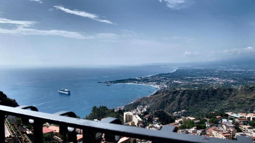 Hotel Sole Castello (Adults Only) Taormina Bagian luar foto