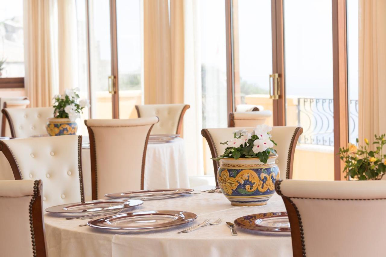 Hotel Sole Castello (Adults Only) Taormina Bagian luar foto