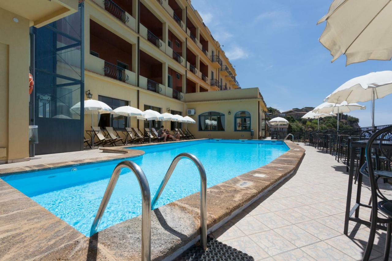 Hotel Sole Castello (Adults Only) Taormina Bagian luar foto